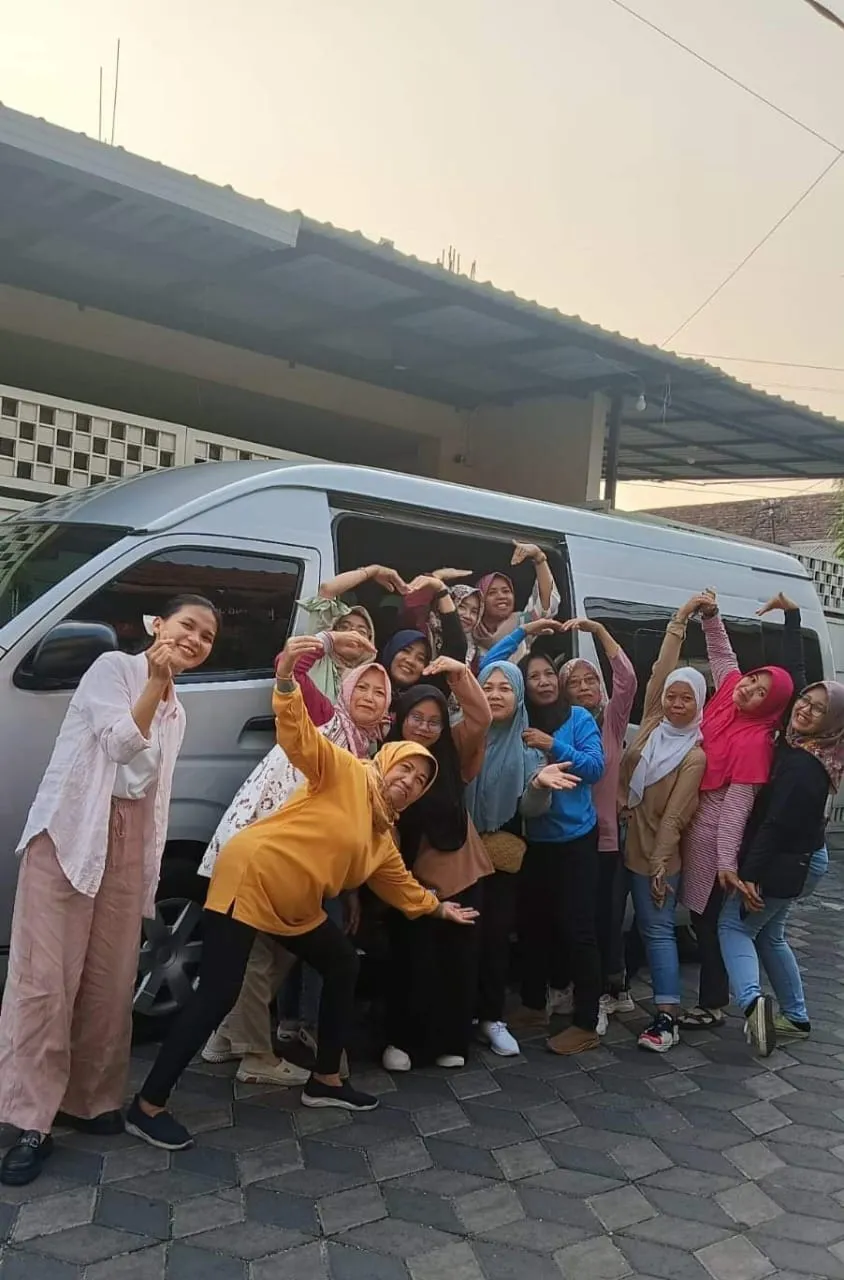 Rental Hiace Harian Surabaya + Paket Wisata Jawa Timur Bromo, Ijen, Malang, Madakaripura